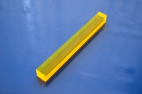 Acrylglas GS, Viereckstab, Fluoreszierend Gelb Kantenlänge 40 mm; Länge 602 mm GP: Max 63€/m